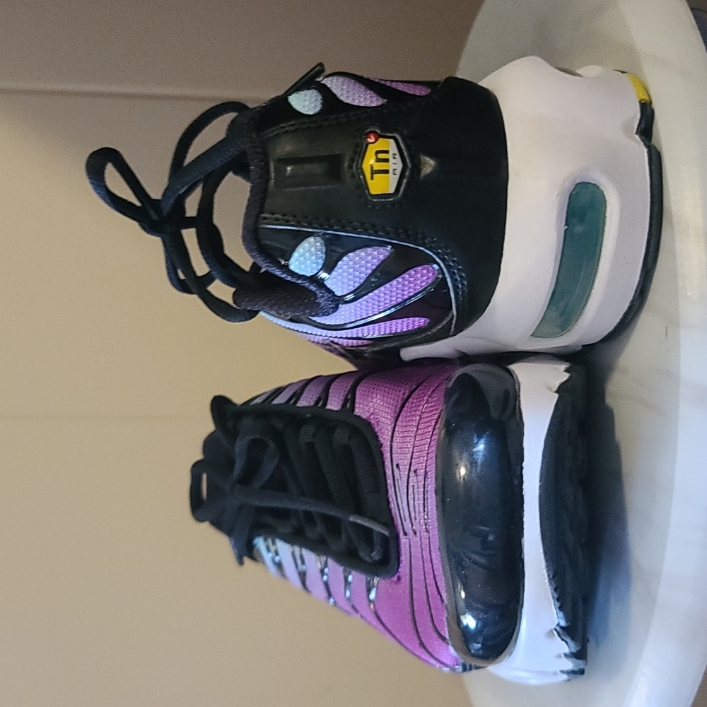 NIKE AIR MAX PLUS GS YOUTH SIZE 5.5 (size tag says 5, see below)